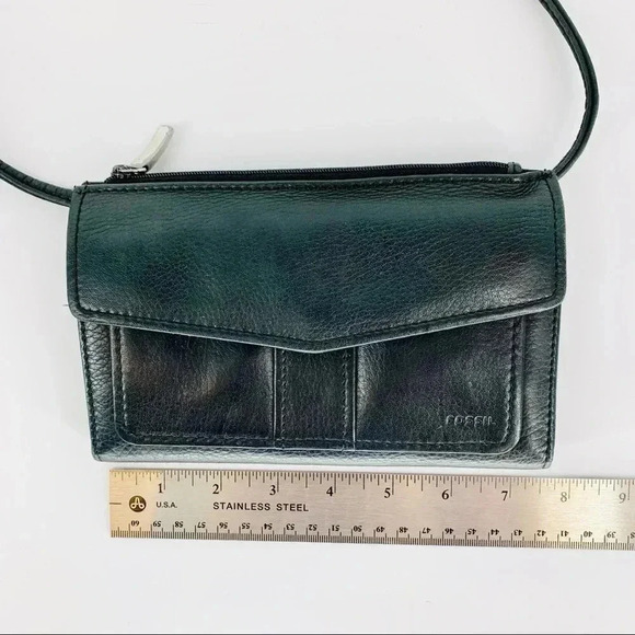 Fossil Crossbody 7.5”x5.5” converts to a clutch - Picture 2 of 7